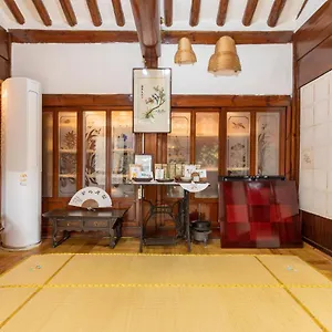 Dongmyo Hanok Sihwadang - Private Korean Style House In The Center With A Beautiful Garden Guest house